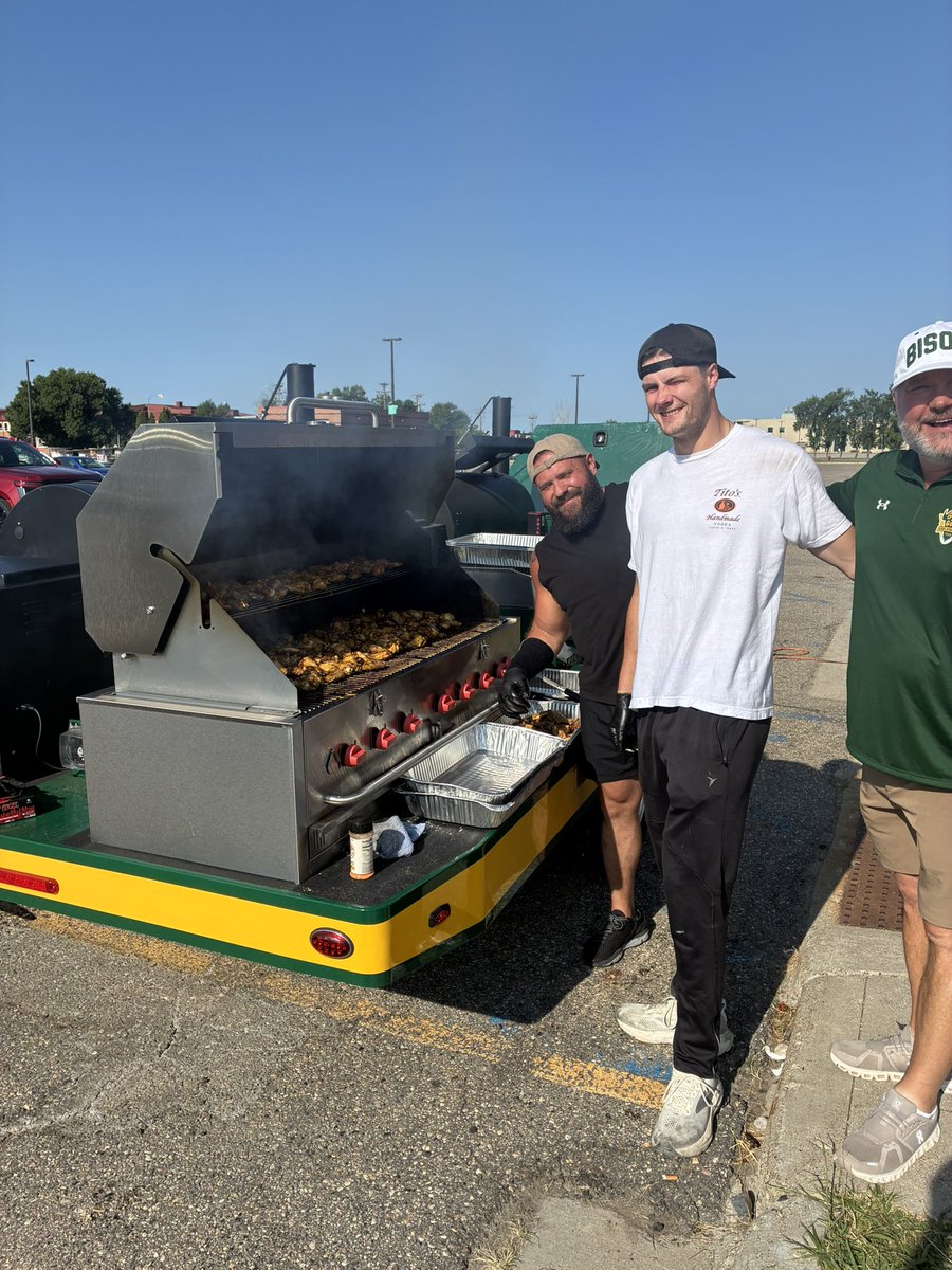 CoachTimNDSU's tweet photo. 1500 Wings✅ 200 Burgers✅ 200 Brats✅ Thank you Dawn Blattner for the best cooking machine in football. @NohavaRanch for the meat. Mike Bice and @HerdandHorns for the help.  @NDSUBFPA supported us again. The team is in shape and finished summer training ✅ https://t.co/NcLXgWcZIf