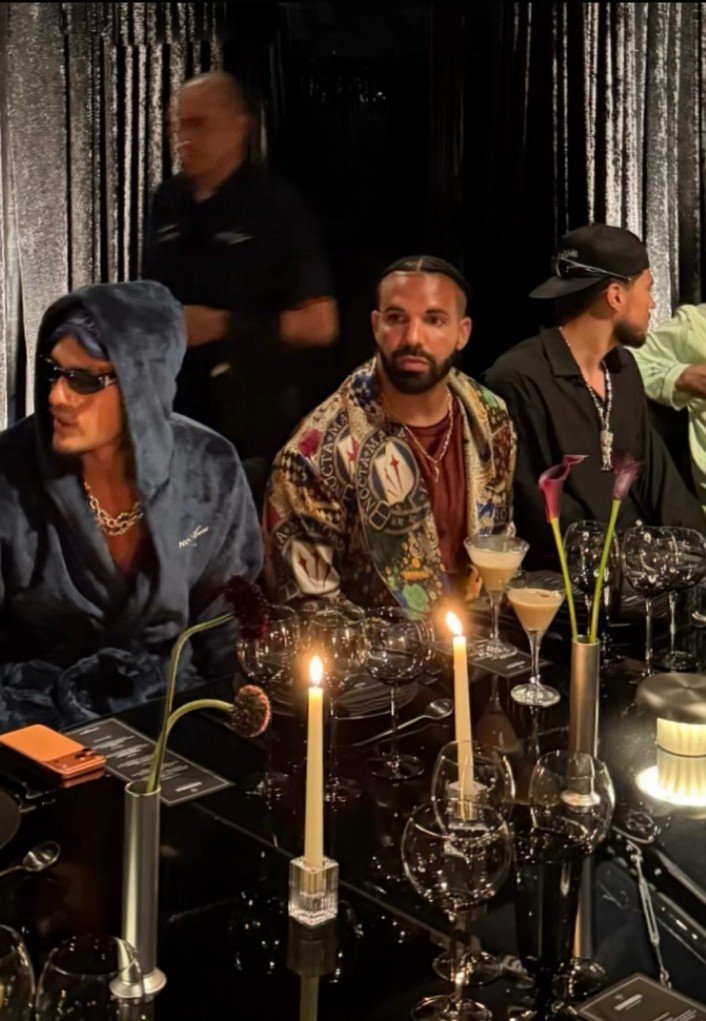 KervidD57692's tweet photo. Yeat, Drake and Devin Booker at NOCTA Manor 📸 👀 #drake #yeat #nocta #booker #rap #news https://t.co/EWq02QkzWQ