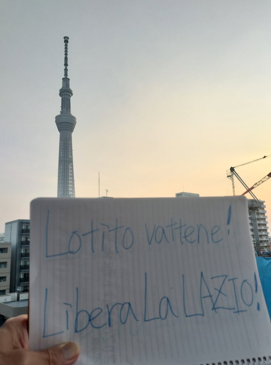 shibainu0921's tweet photo. Buongiorno da Tokyo! 🇯🇵
Anche alle 5 del mattino la temperatura sfiora i 30°C e oggi si preannuncia un'altra giornata di caldo estremo.
Ma non mi arrendo al caldo: continuo a far arrivare il mio messaggio fino a Roma.
Lotito, vattene! 🔵⚪️
#Lotitovattene 
#LiberaLaLazio https://t.co/M2mEe4xCrK