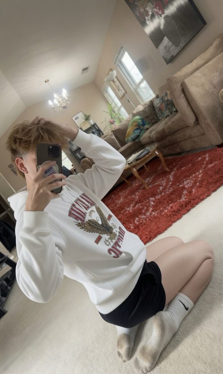 axlaxll_'s tweet photo. Leg days are genuinely the worse 😫 #mlm #gay #gym #twink https://t.co/8AL9A8fxB3