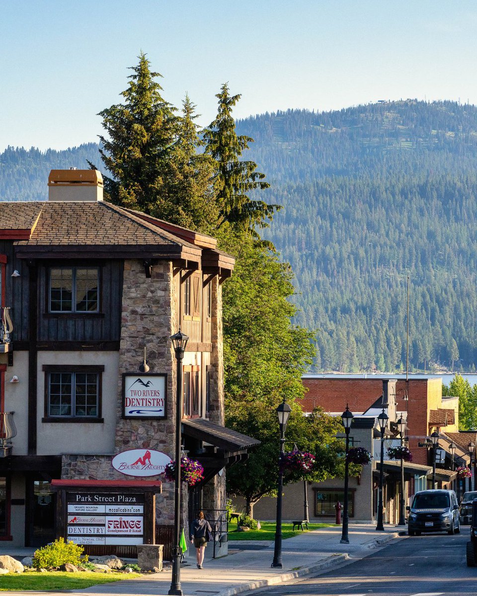 ShoreLodge's tweet photo. One of the best things about Shore Lodge is that you're never far from downtown McCall. Local shops, coffee stops, waterfront strolls, and small-town charm are all just minutes away. Spend a few hours exploring, then come back and tell us about your favorite find. https://t.co/FCC9s03RKk