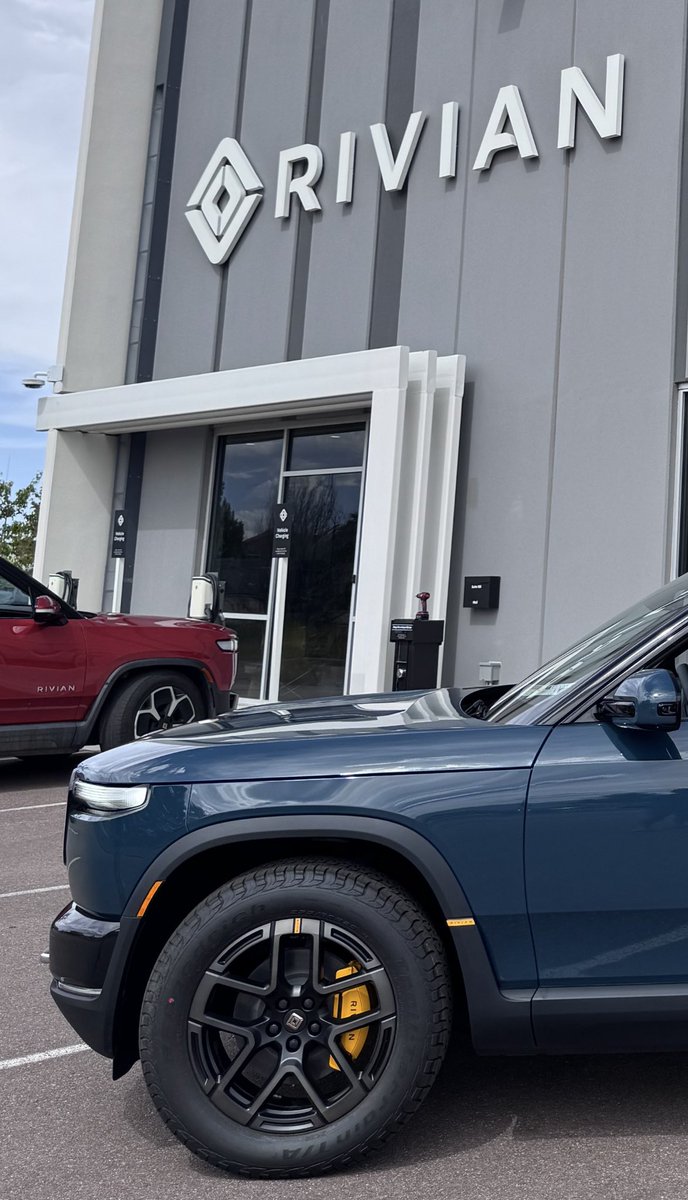 BrawnDO3's tweet photo. @Rivian RIP Canyon Red https://t.co/tUvNZNMlo4