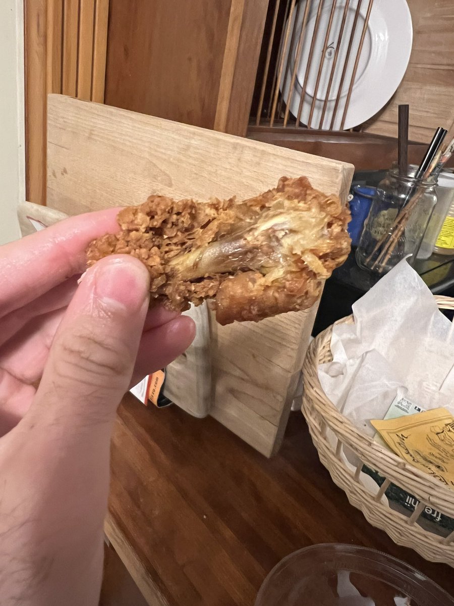 penuses's tweet photo. why's this chicken wing 99% breading😭 https://t.co/KnEYb0ZH70