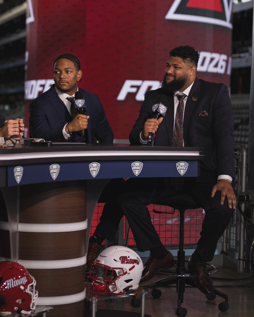 MiamiOHFootball's tweet photo. That’s a wrap on MAC Media Day 🎤 

#RiseUpRedHawks |  🎓🏆 https://t.co/Uo9Rli8Vgz