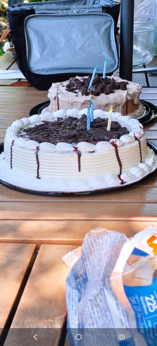 Il_DeBrandon's tweet photo. Uta mader ya me tuve que comer sendas rebanadas #Obesidade #DairyQueen https://t.co/zwYYZljNNn