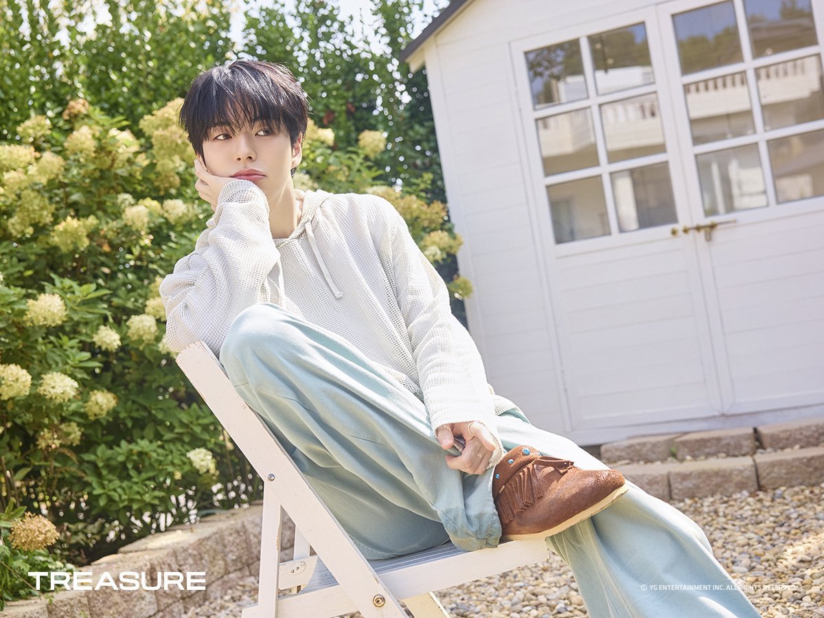 TheePopCore's tweet photo. Happy 25th Birthday to the talented, handsome, kind, hardworking, charming, lovable, genuine, golden-hearted and precious YOON JAEHYUK of TREASURE! https://t.co/OQu2YwuK27