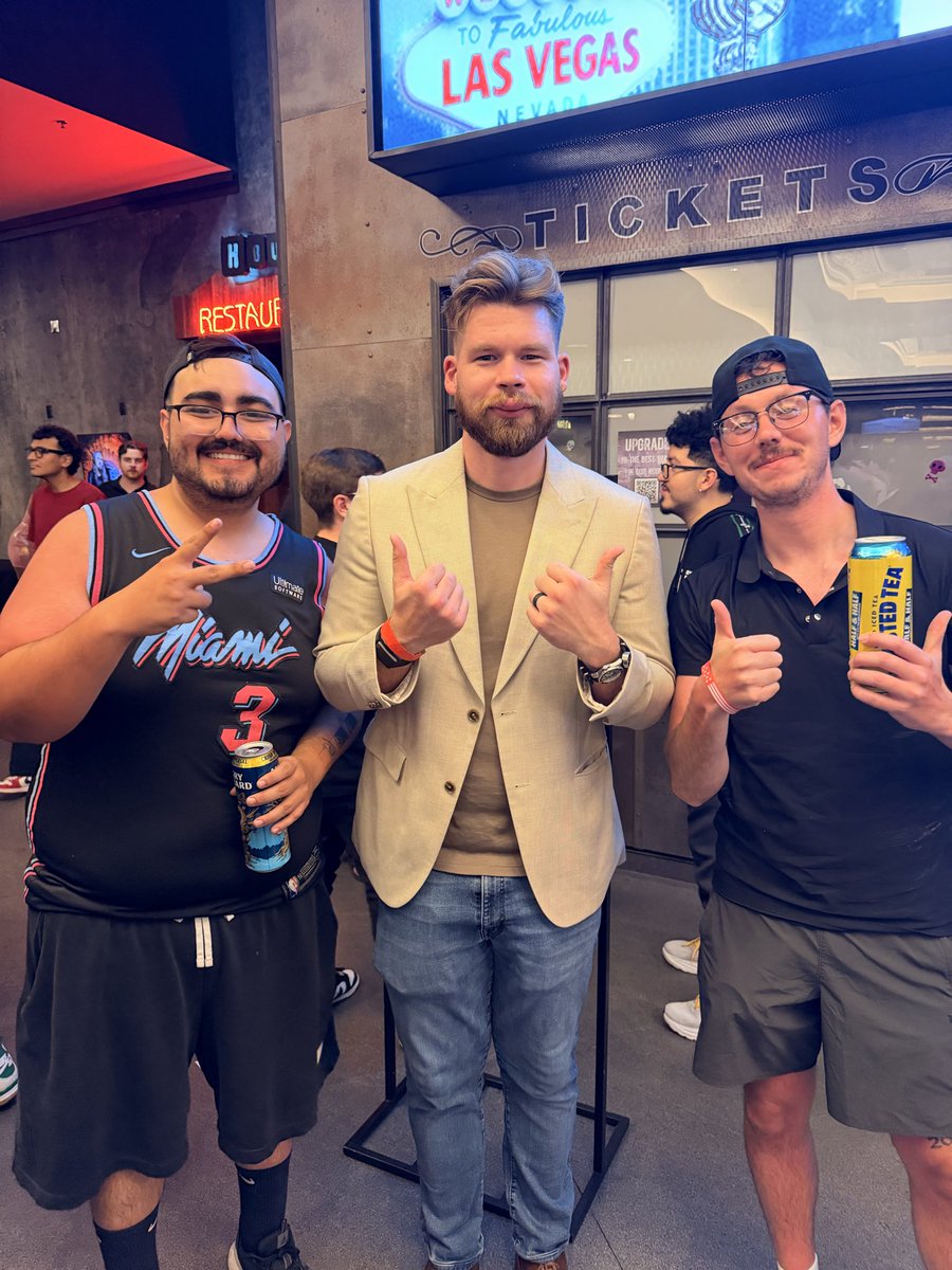 x_Murj's tweet photo. Still can’t believe all these goats I met and was able to talk to! Thank yall for taking the time truly 💪 champs was one for the books for sure! 🔥🔥 https://t.co/xWiAHWflVo