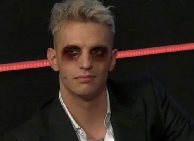 foah_halfmoon's tweet photo. me on the last day of Finn’s tour after following all his dates from Europe at 4 am https://t.co/lLt2sUZyK0