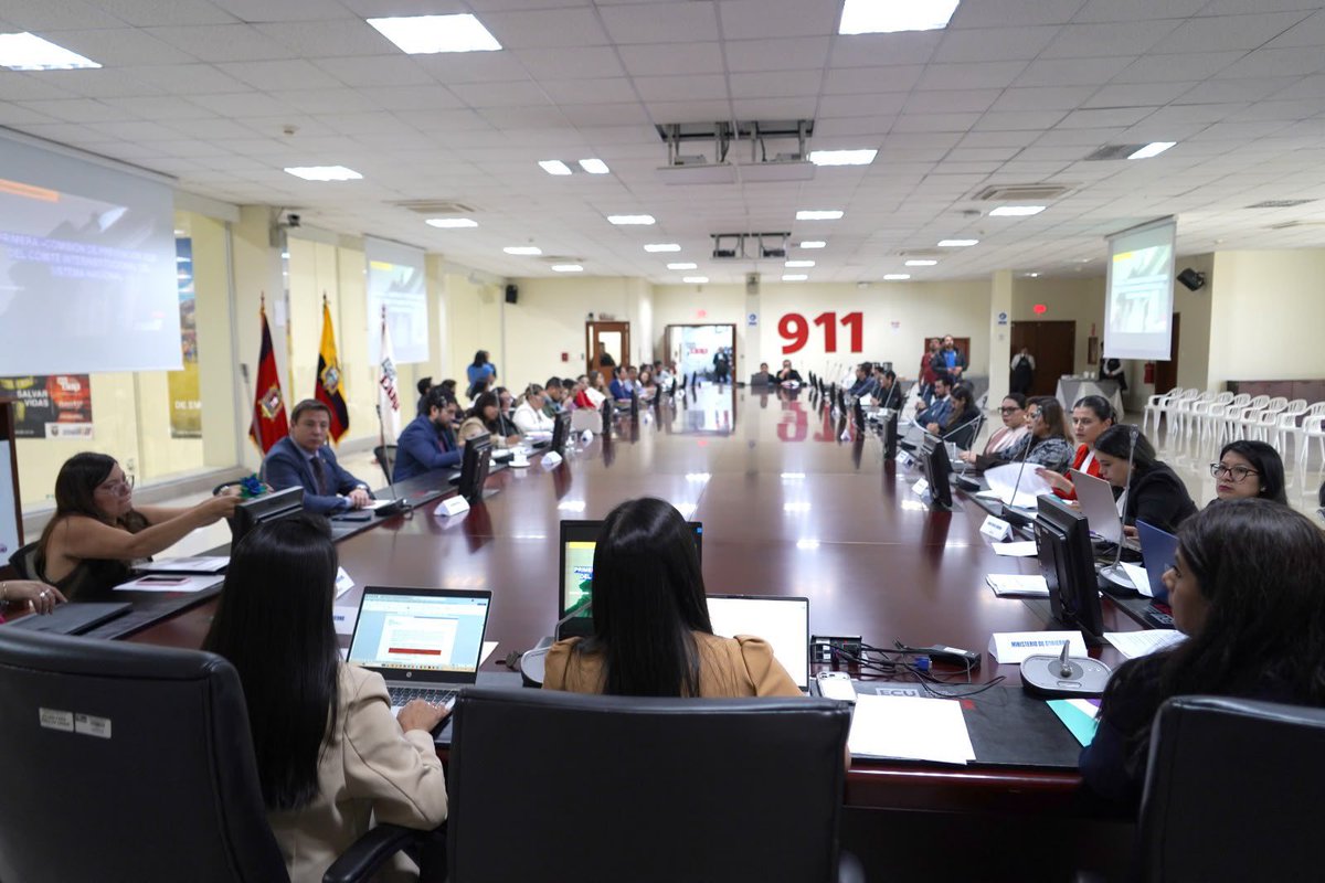 ECU911_'s tweet photo. 💜#Quito | Autoridades del #ECU911 participaron en la Primera Reunión de la Comisión de Prevención del Comité Interinstitucional del Sistema Nacional Integral para Prevenir y Erradicar la Violencia contra las Mujeres, liderada por el @MinGobiernoEc 

En la cita, el ECU 911 destacó la importancia de reaccionar oportunamente ante posibles emergencias de violencia intrafamiliar, así como de contar con campañas de comunicación en las que se siga socializando el Botón Violeta  ECU911 con toda la ciudadanía.

El #BotónVioletaSalvaVidas