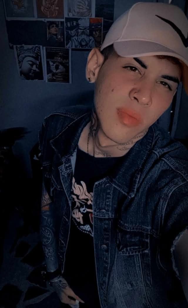 CruisingCuba's tweet photo. Una pinga blanca tatuada, un lujo que pocos se pueden dar 😍 

Escenas tocando el link ☝️ https://t.co/hzRgXtBwCU