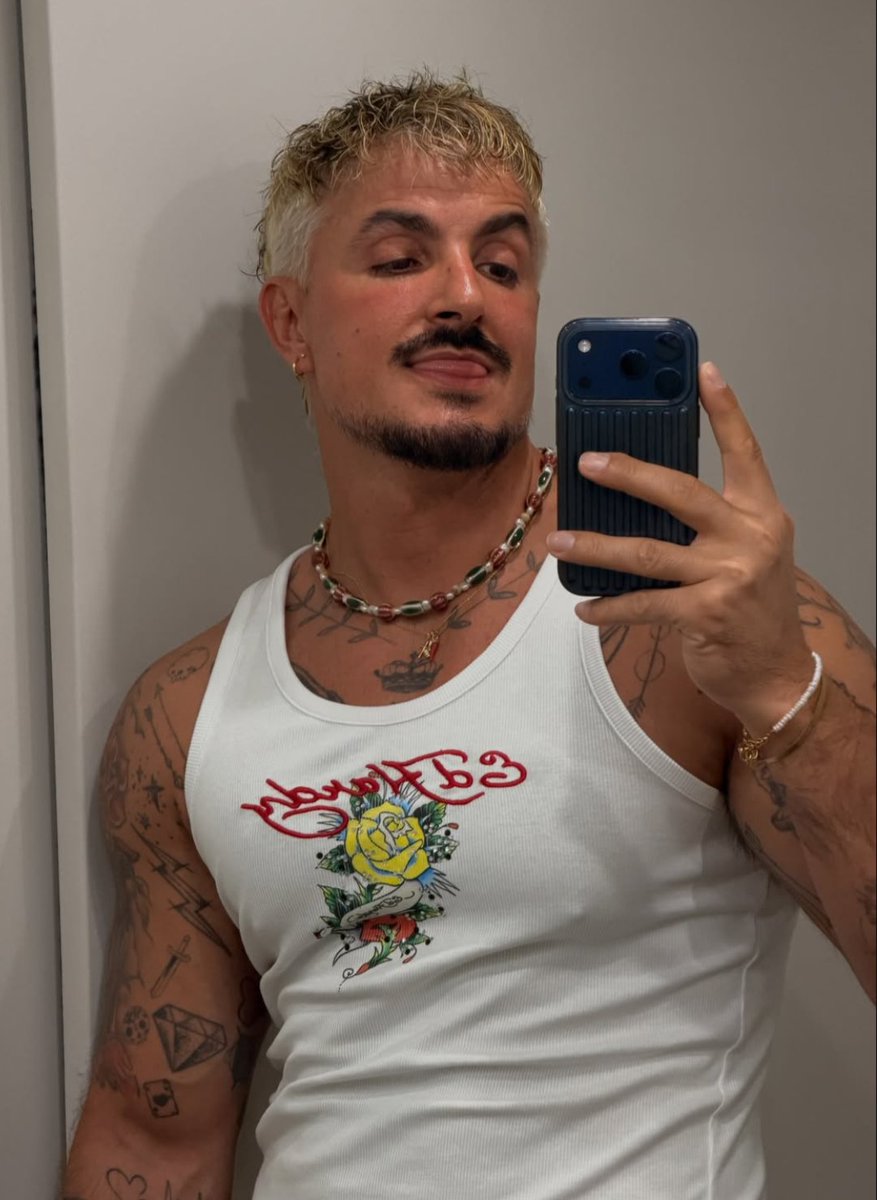 DannyMiguel069's tweet photo. Just me being unapologetically myself. 🌈❤️
#GayX #GayTwitter #GayModel #LGBTQ #Pride #Queer #GayMen #ModelLife #SelfLove #Confidence #FitGay #GayBoy #MenOfX #PhotoOfTheDay #HotGuy #BodyConfidence #LoveIsLove https://t.co/R7cxiib6MU