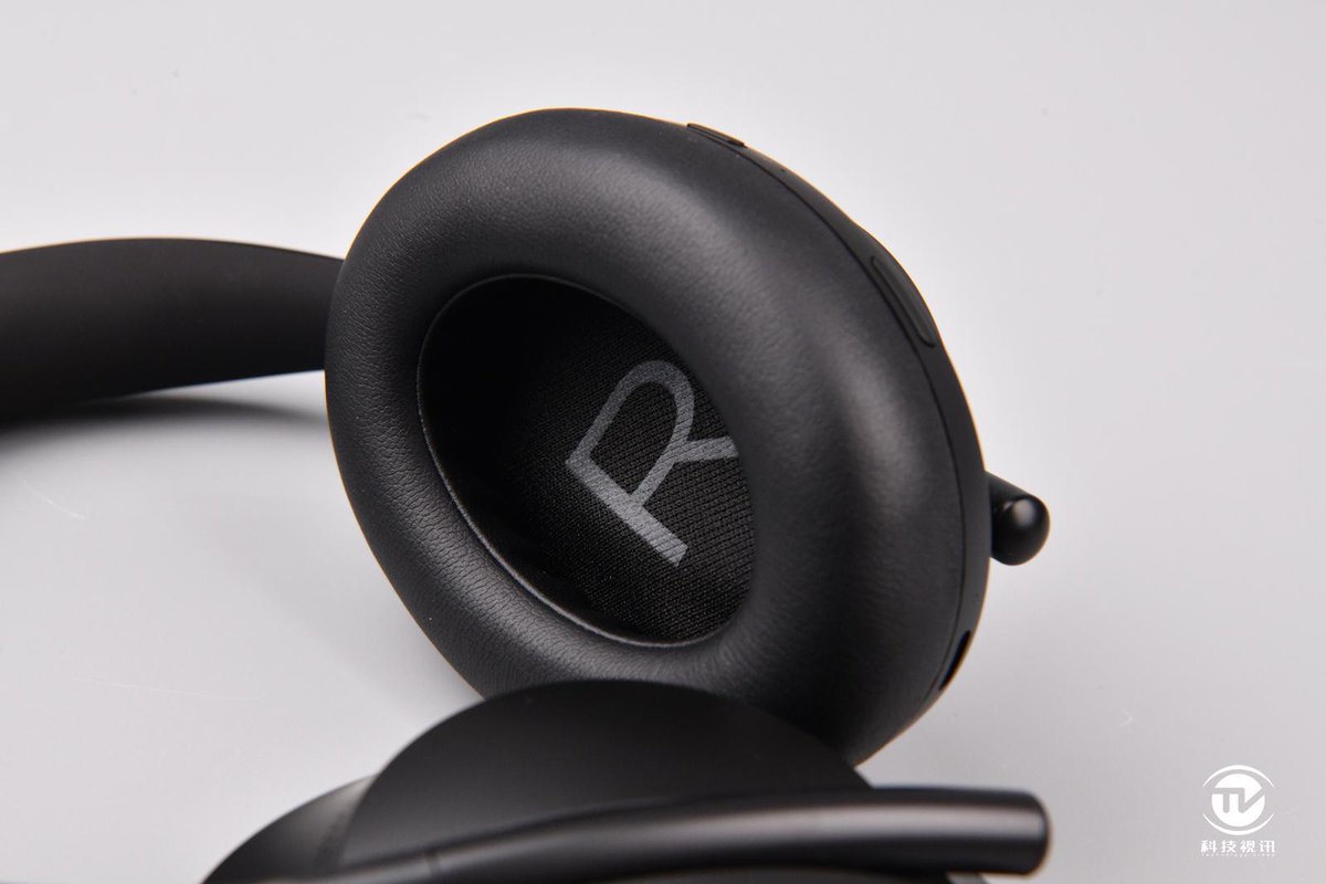 ej2487_'s tweet photo. Just unboxed my new wireless noise-canceling headphones—game changer for work commutes!  No more road noise, just crystal-clear calls and my favorite playlist. #LifeHack #TechFinds https://t.co/BPpnigQflu