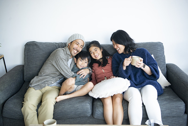 saram881456's tweet photo. Just had the coziest family night in—pizza, terrible board games, and way too many hugs. Can’t beat these little, messy moments ， https://t.co/dhUZAhupIe