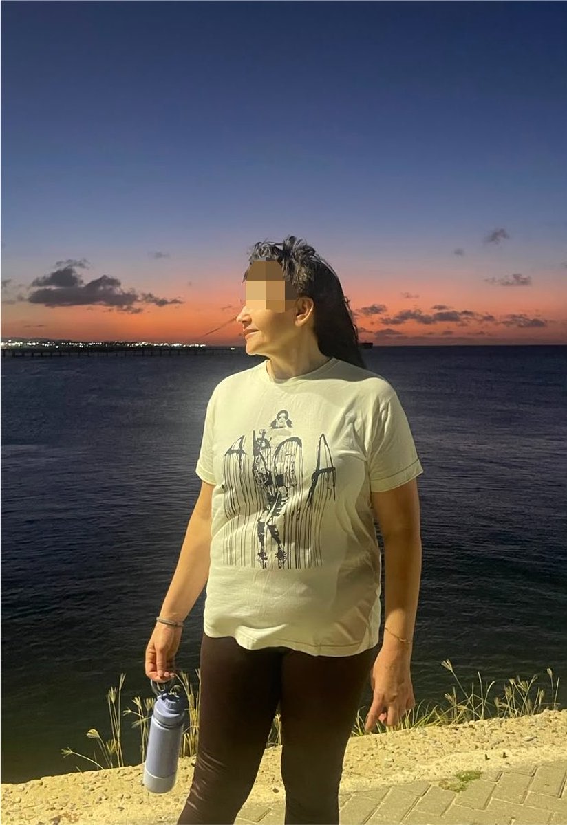 jonnasleee's tweet photo. minha tia pediu uma camisa minha pra dar uma volta na beira mar ai eu abri o grupo da familia agora e tava la essa foto https://t.co/j68aAcfisn
