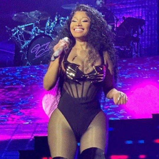 blackie__3's tweet photo. @onikatime Crying about an “edited” photo while the real picture you brought still looks chopped next to Beyoncé is sending me.😂😂😭 https://t.co/l2eaWFFsBM