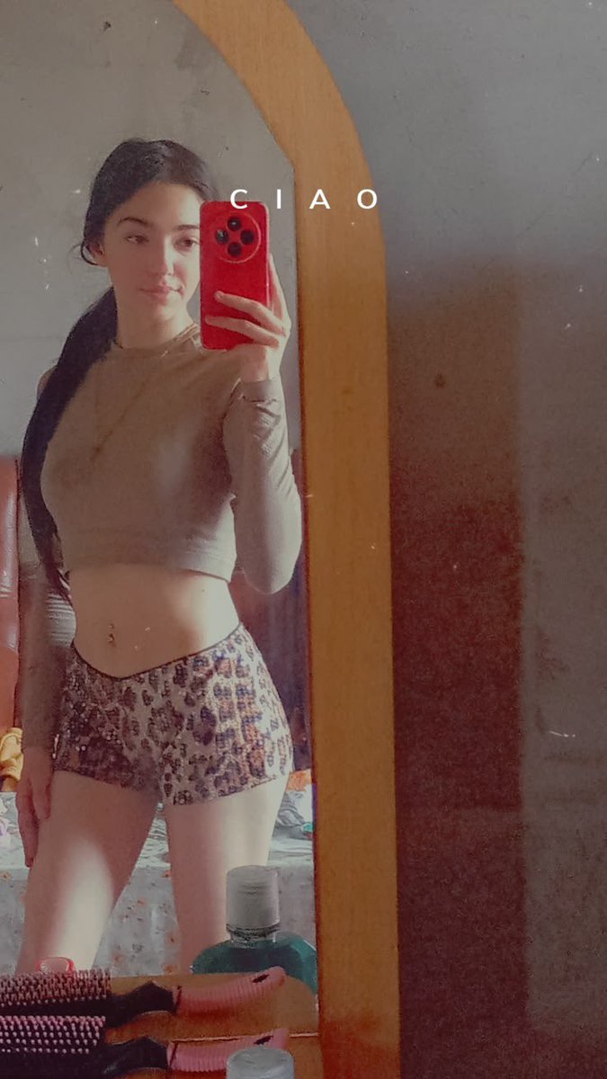 Femboy9bjw's tweet photo. هوايتي اسرق صور من جوال اختي وانشرها مشان لكل يديثني عليها https://t.co/Il6YpNSwG8