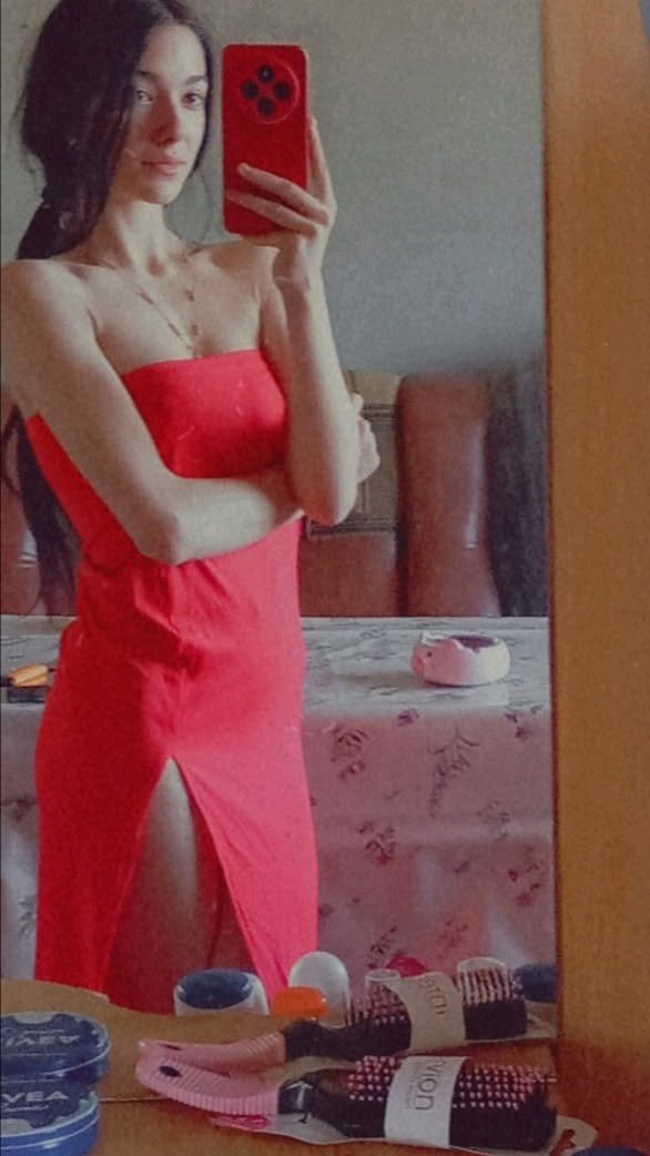 Femboy9bjw's tweet photo. هوايتي اسرق صور من جوال اختي وانشرها مشان لكل يديثني عليها https://t.co/Il6YpNSwG8