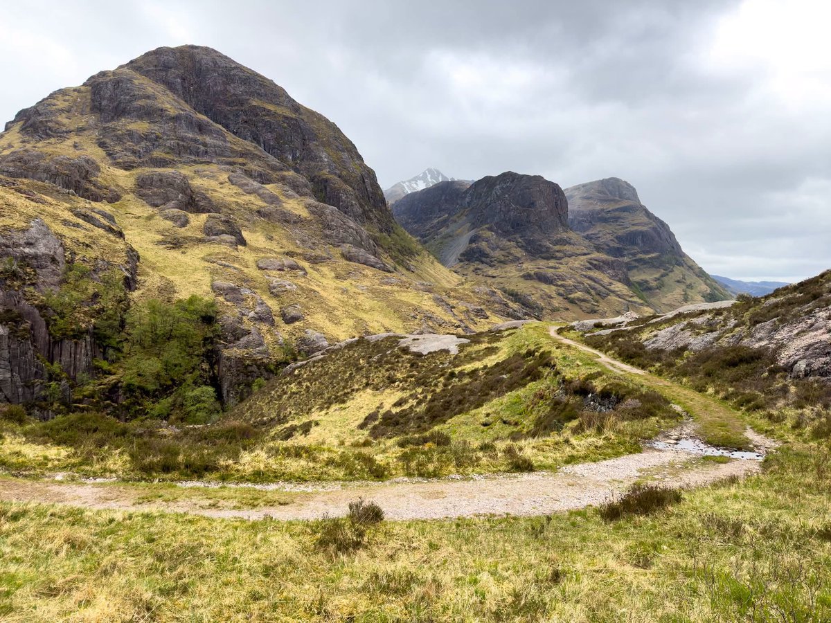 BarssFreddie's tweet photo. The 3  sisters of Glencoe . Beinn Fhada , Gearr Aonach  and Aonach Dbuh  p.hoto c.o. A Scots Eye View .💛🏴󠁧󠁢󠁳󠁣󠁴󠁿 https://t.co/QRQsBkZCeo