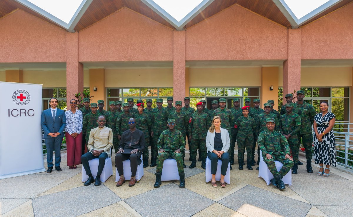 RwandaMoD's tweet photo. Today, RDF officers from various units participated in a one-day International Humanitarian Law (IHL) seminar organized by the International Committee of the Red Cross (ICRC) at Lemigo Hotel in Kigali.The seminar was officially opened by Lt Col Simon Kabera, Deputy Defence Spokesperson, along with the ICRC Head of Mission in Rwanda, Ms. Aurelie Grange.

The seminar aimed to strengthen officers' understanding of how International Humanitarian Law guides military operations, particularly the conduct of hostilities, operational planning, decision-making, and the protection of civilians during armed conflict. 

It also promoted the practical application of the principles of distinction, proportionality, and precautions, while encouraging the integration of IHL into operational planning and decision-making. https://t.co/9piQP0Qagq
======================
Uyu munsi, aba ofisiye b’Ingabo z’u Rwanda (RDF) baturutse mu mitwe itandukanye bitabiriye amahugurwa y’umunsi umwe yabereye muri Lemigo Hotel i Kigali ku Mategeko Mpuzamahanga Agenga Intambara (IHL), yateguwe na Komite Mpuzamahanga y’Umuryango utabara Imbabare (ICRC).

Aya mahugurwa yatangijwe ku mugaragaro na Lt Col Simon Kabera, Umuvugizi Wungirije w’Ingabo z’u Rwanda, ari kumwe n’Umuyobozi wa ICRC mu Rwanda, Madamu Aurelie Grange.
Aya mahugurwa yari agamije gusobanurira ba ofisiye uburyo Amategeko Mpuzamahanga Agenga Intambara agira uruhare mu bikorwa bya gisirikare, cyane cyane imyitwarire mu bikorwa by’intambara, gutegura ibikorwa bya gisirikare, gufata ibyemezo no kurinda abasivili mu bihe by’intambara.

Aya mahugurwa yibanze kandi ku ikoreshwa ry’amahame y’ingenzi arimo kutarasa abasivile, gukoresha ingufu za gisirikare aho zigenewe, no gushyiraho ingamba zikumira amakimbirane, abashishikariza gukoresha aya mategeko mu gutegura ibikorwa no gufata ibyemezo bya gisirikare. https://t.co/fB3lPVmfCu