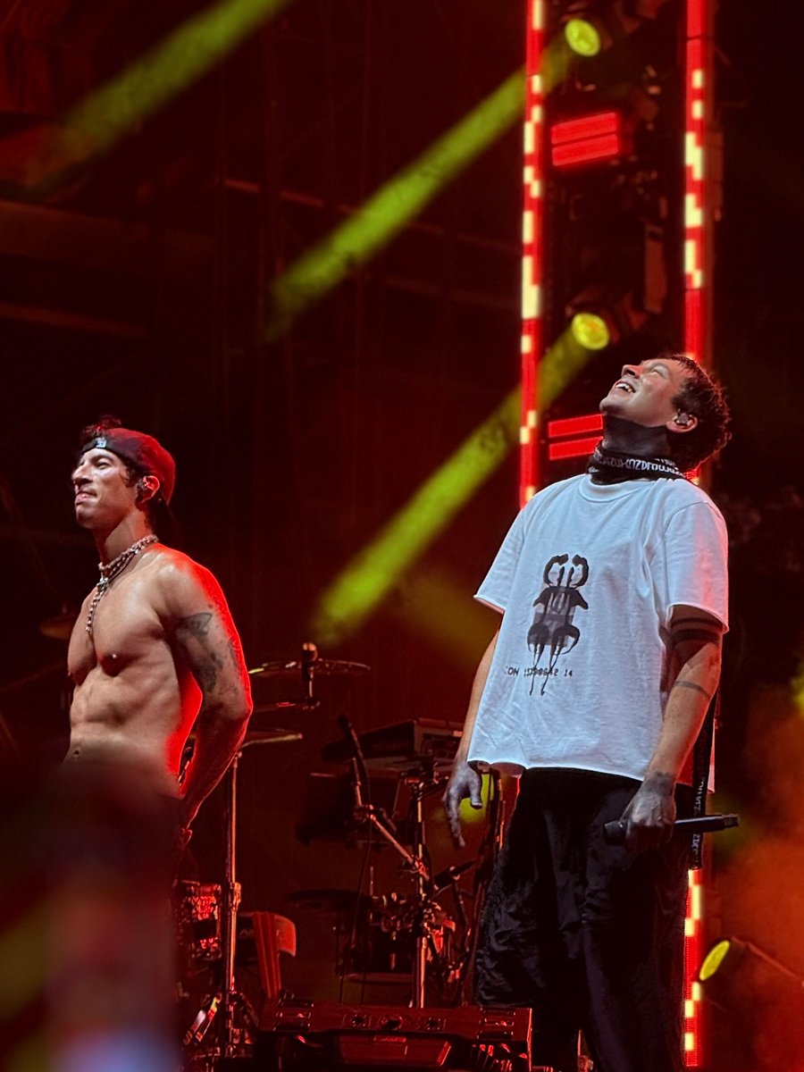 its_christee's tweet photo. twenty one pilots vol. 7 ❤️❤️ |-/ 📍 Colours of Ostrava https://t.co/FClw6mwAtN
