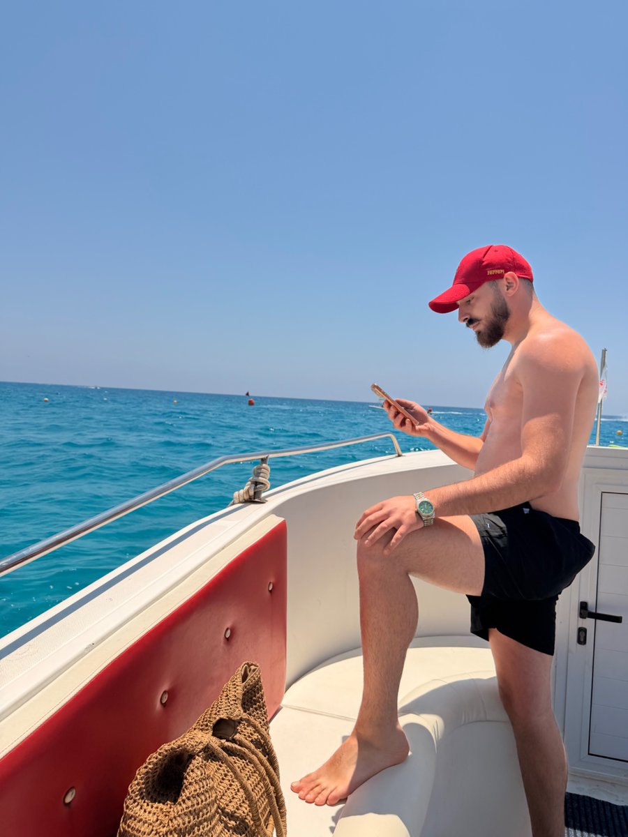 Cryptoze's tweet photo. Gm friends 🖤 https://t.co/mDIYXUEbOj