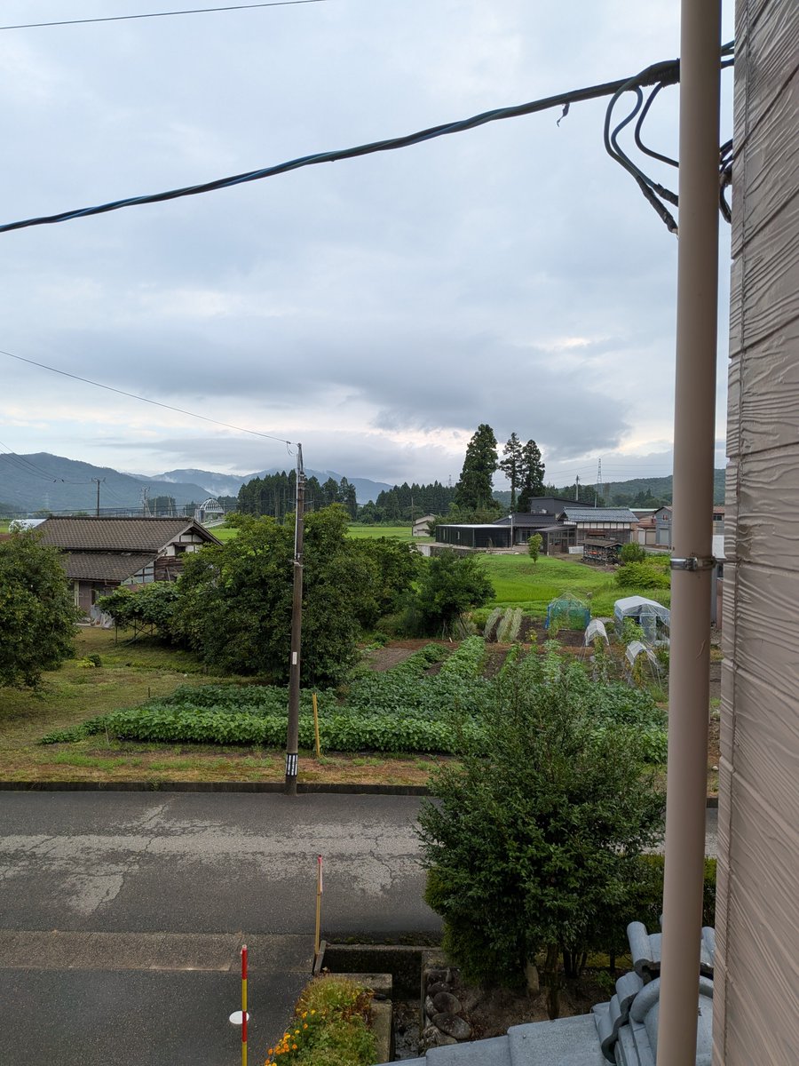 JG0SYA's tweet photo. おはようございます😊
天気は☁、外気温は25度。今朝、少し☔️が降ったようです。大雨警報が出ている地域もあります。災害が発生しないこと願うばかりです🙏
今朝の7MHZ、1、7、8エリアの移動局と交信出来ました🤣
暑い日が続きますが熱中症対策を取りながら、FBにお過ごしください♪ https://t.co/GFNf0SAfeX