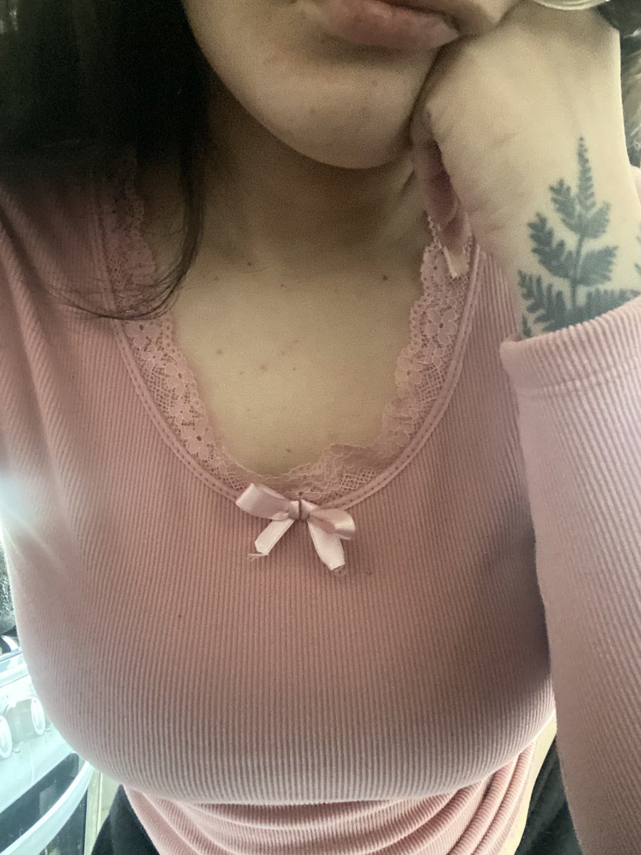 fIamingopinks's tweet photo. me feeling cunt for finally owning one of these tops https://t.co/yUorOGh5l7
