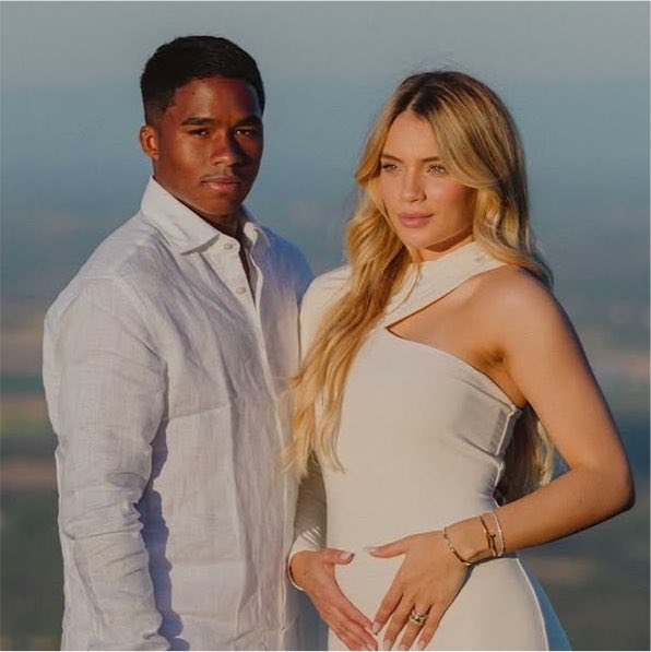 tracklist's tweet photo. Endrick e Gabriely Miranda revelaram que o primeiro filho do casal se chamará Kendrick 🩵

O anúncio foi feito durante o chá de bebê, que aconteceu nesta quarta-feira (22). https://t.co/6SrzrySYua