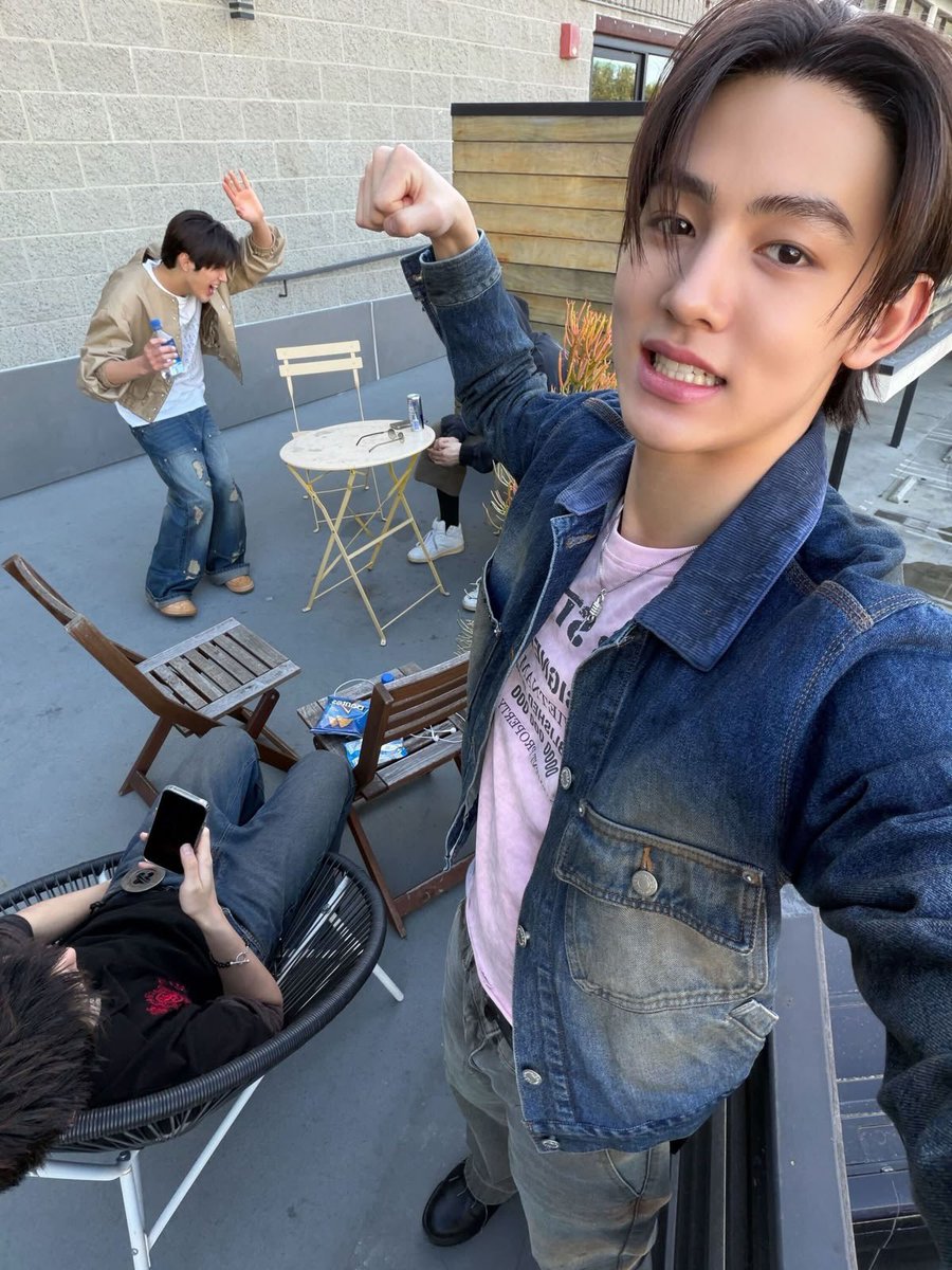 eomever's tweet photo. número equivocado . ݁⊹ #keonhyeon au

donde keohno se equivoca mandándole un mensaje a un desconocido pensando que es la chica que le gusta sin saber que en realidad es el número del chico que detesta https://t.co/2R2BcNvtQy