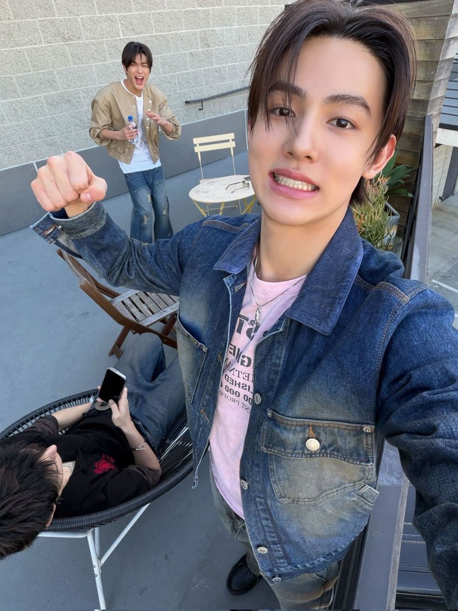 eomever's tweet photo. número equivocado . ݁⊹ #keonhyeon au

donde keohno se equivoca mandándole un mensaje a un desconocido pensando que es la chica que le gusta sin saber que en realidad es el número del chico que detesta https://t.co/2R2BcNvtQy