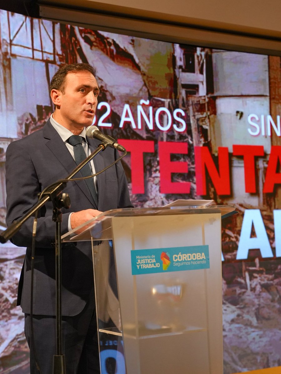 JuliLopezOK's tweet photo. A 32 años del atentado a la #AMIA, participamos del acto conmemorativo organizado junto a @daiacba para reafirmar un compromiso que nos interpela como Estado y como sociedad: mantener viva la memoria, acompañar el reclamo de verdad y justicia, y fortalecer nuestras instituciones democráticas.

Creemos que recordar no es solo mirar al pasado, sino asumir la responsabilidad de trabajar cada día para que el terrorismo, el antisemitismo y toda forma de odio no tengan lugar en nuestra sociedad.

Porque la memoria es un deber, la justicia una obligación y el compromiso con la democracia una tarea que nos une a todos.