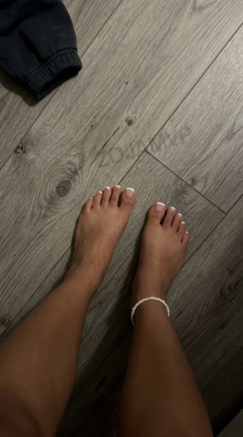 PrincessZojka's tweet photo. Idę się kąpać jak wrócę masz być z blikiem pod moimi stopami rozumiemy się???? Raz dwa raz dwa 🫰🏼🫰🏼 https://t.co/miuW7MEXX4