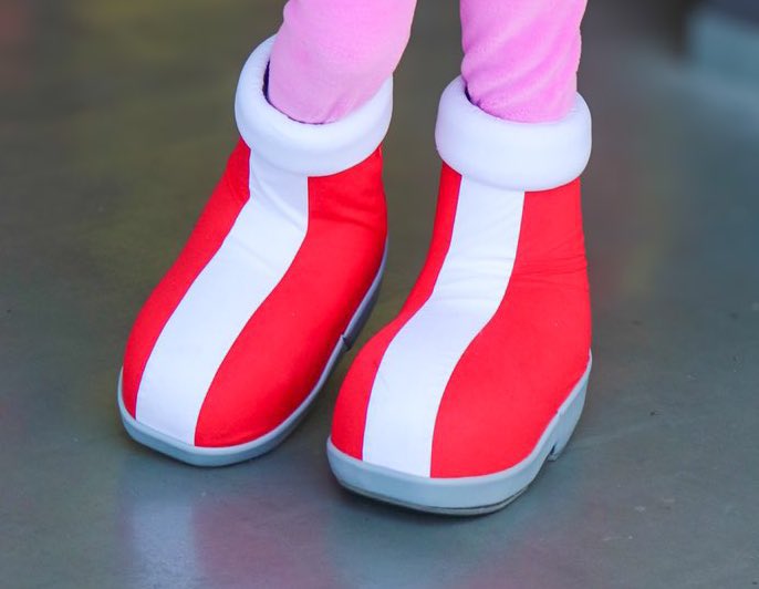AmyMascotFan's tweet photo. Hmm phmmph.
(Amy’s Boots.) :3 https://t.co/LdGFIDsXkv