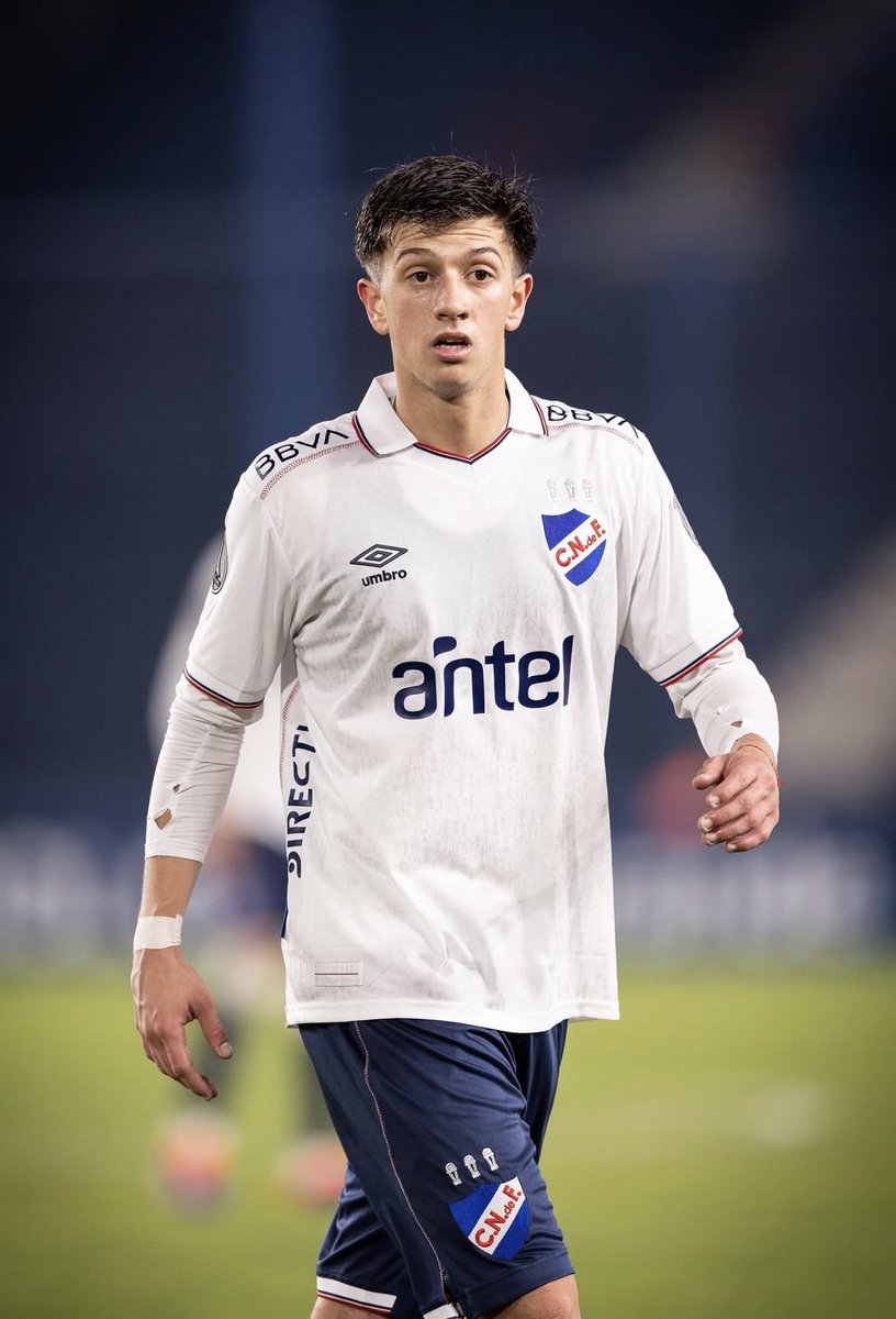 ElOtroValentin's tweet photo. Lo dije en su momento y lo recalco ahora: no entiendo la percha a Juan Ignacio García. Es de los pocos jugadores del plantel que sabe que la pelota es redonda. https://t.co/iRUoFQuh0M