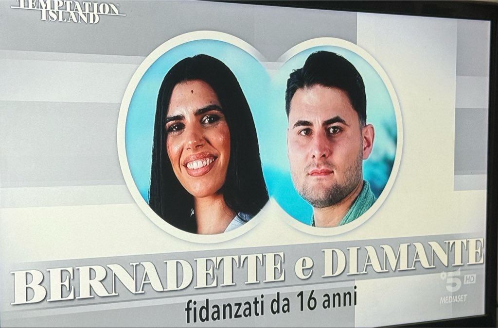 essse_bi's tweet photo. È IL VOSTRO MOMENTO 

#TemptationIsland https://t.co/pBqARvo804