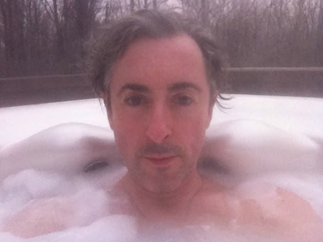 Ollieistuff's tweet photo. My tweets only do well when I hurt myself https://t.co/RLhI3leJCW