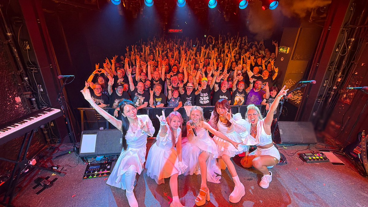 lovebites_jp's tweet photo. 🇦🇹Vienna!! You made the best start of the tour!! Danke!!

Tomorrow is Budapest! It is you!🇭🇺

#LOVEBITES
#OutstandingTour https://t.co/4CJ6HIXZyg