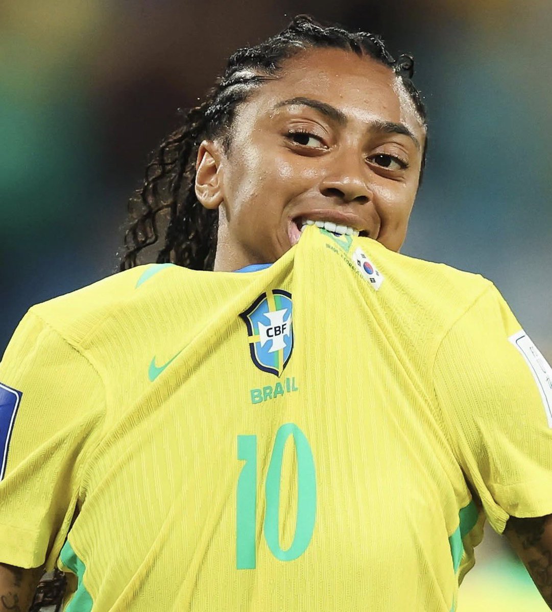 tocapraela's tweet photo. 🚨A CONTRATAÇÃO MAIS CARA DA HISTÓRIA DO BARCELONA

O Barcelona chegou a um acordo milionário com o Manchester City para contratar a brasileira Kerolin. Segundo Victoria Leite, da Cazé TV, a transferência deve girar em torno de 1,5 milhão de euros (cerca de R$ 9,5 milhões). https://t.co/BanmQPSvNL
