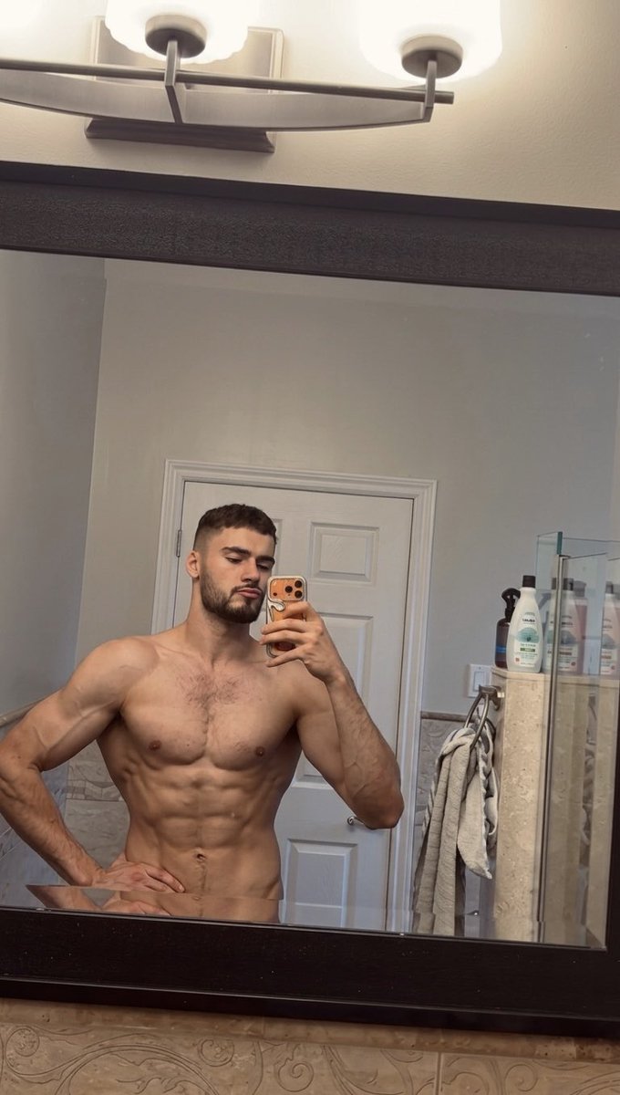 kingvincennt's tweet photo. Below me handing me my cash right where u belong

#findom #humanatm #paypig 
#cashmaster https://t.co/45DDvrzpzp