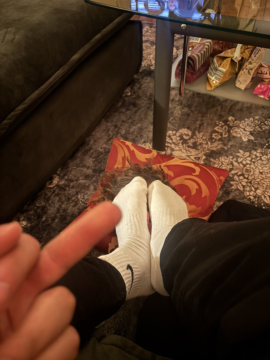 NiklasMasterrlp's tweet photo. Haha da freut sich einer wie gestern. 

#socks #feet #findom #boss #cashmaster #geldherr #sniff #füße #getragenesocken https://t.co/CQq76O9Zvy