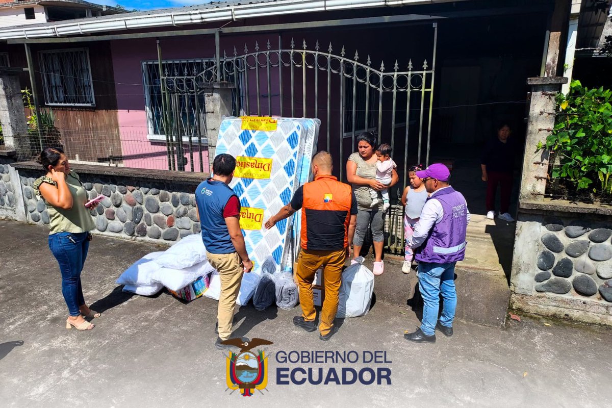 Riesgos_Ec's tweet photo. 📍 #MoronaSantiago | Morona

Debido a un incendio estructural, el Gobierno Nacional, liderado por el presidente Daniel Noboa, está junto a la gente.

Brindamos atención a la familia damnificada.

La asistencia fue entregada en:
🟪 Parroquia General Proaño

Seguimos trabajando 🇪🇨 https://t.co/nY0s3E8bVf