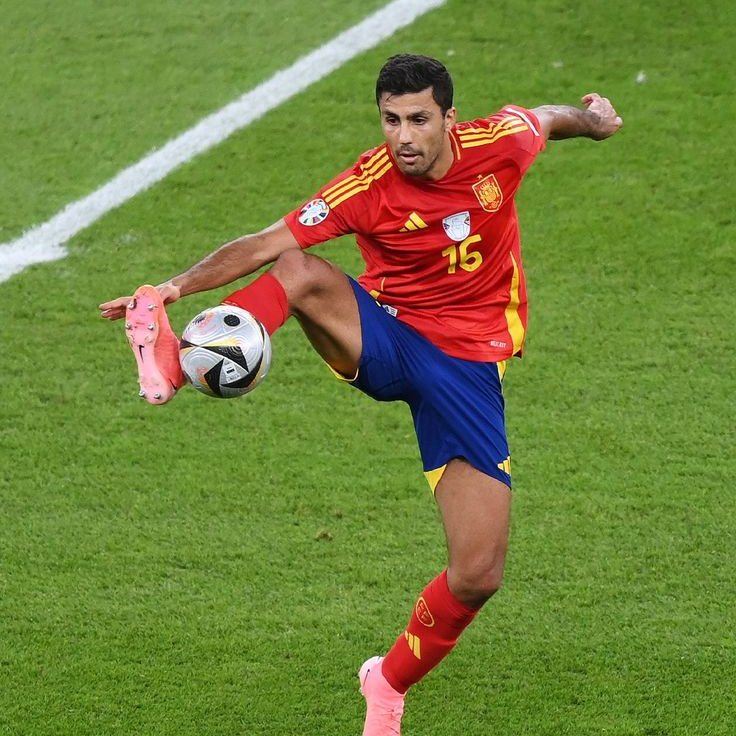 theMadridZone's tweet photo. 🚨💣 JUST IN: Real Madrid want Rodri, but they do NOT want to spend more than €60M for him.

Man City's pricetag has ALWAYS been €100M. @lequipe https://t.co/yX6mdfLwLe