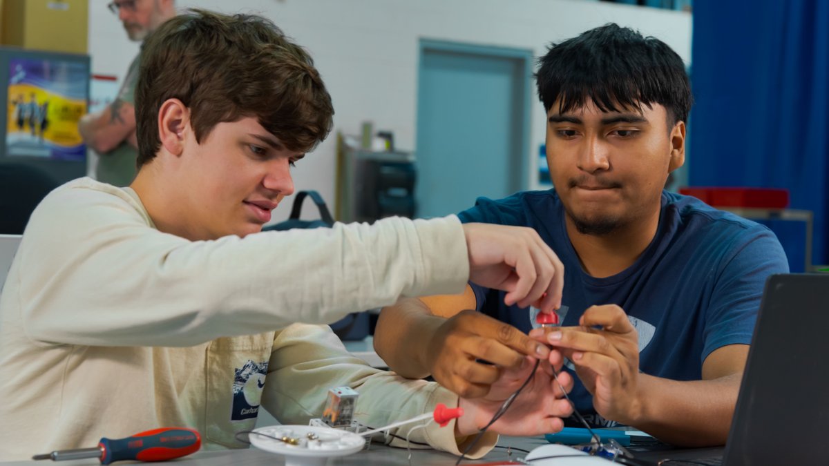 BlueRidgeCC's tweet photo. This summer, Blue Ridge Community College is putting electrical careers at the forefront in conjunction with the North Carolina Business Committee for Education (NCBCE) and the Siemens Foundation.

Read more: https://t.co/QRULqNfmKV

#EducationElevated #WNC #Great58 https://t.co/IzYEGRDpWR