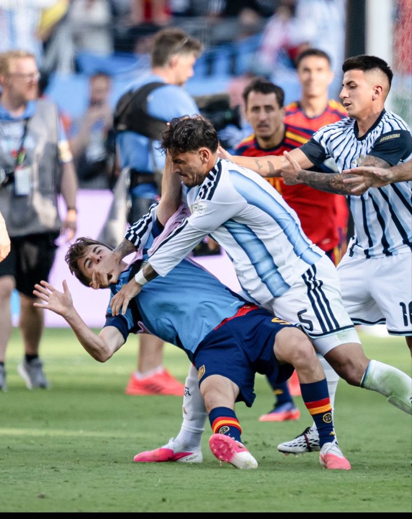 N_silas31's tweet photo. Wrestlemenia  FC…🤣🤣🤣🤣 https://t.co/p9vZe9yD5d