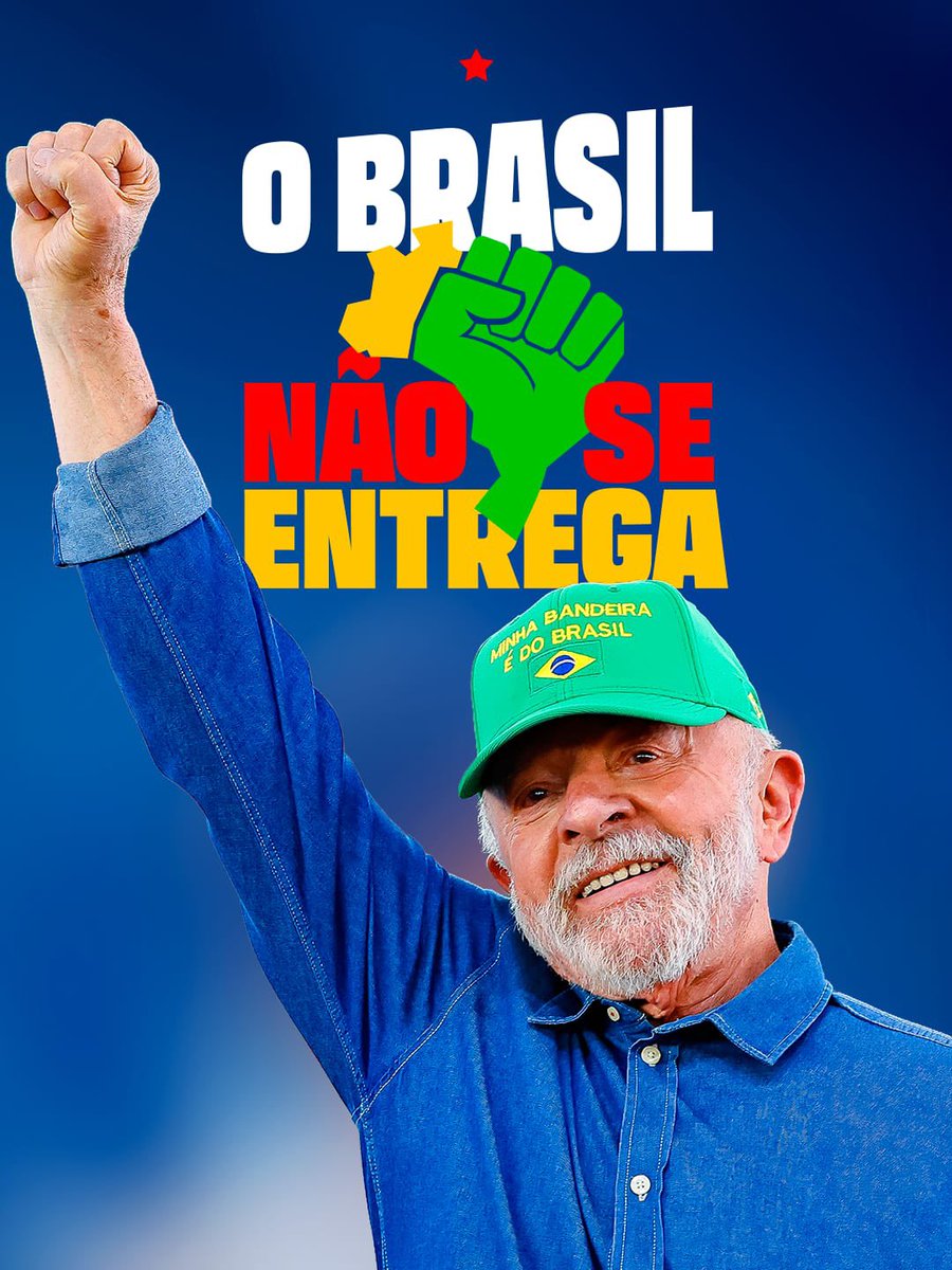 KriskaCarvalho's tweet photo. A gente tem um cenário muito, muito, muito bom para Lula. O que precisa ficar entendido e colocado para todo mundo é que não existe candidato à altura do presidente Lula.

A democracia, a soberania e a segurança do país dependem da reeleição do presidente Lula. Todo mundo sabe disso, inclusive a mídia hegemônica e a direita. Só Lula reeleito pode garantir a segurança do país diante do extremismo bolsonarista e golpista, de uma extrema-direita instável nos Estados Unidos, representada por Donald Trump, e de um cenário global cada vez mais delicado.

A única coisa capaz de manter o Brasil estável, com a economia segura e o país protegido, é a reeleição do presidente Lula. Por isso, escutem: a gente tem muita chance de reelegê-lo.

Flávio Bolsonaro desistir da candidatura seria o caminho correto, porque a candidatura dele não se sustenta mais. E não existe a mínima possibilidade de construírem outro adversário competitivo em tão pouco tempo. Podem tentar, podem falar e podem querer o que quiserem: não existe ninguém à altura do presidente Lula.

A realidade é que a gente pode reeleger o presidente Lula ainda no primeiro turno. Só precisamos tirar esse golpista da disputa pela Presidência, porque a candidatura dele é uma afronta à nossa democracia e ao país. É arriscar demais algo que custou muito caro ao povo brasileiro: a nossa Constituição, a nossa liberdade e o nosso direito de viver em uma democracia.

A Família Bolsonaro quer entregar o Brasil. Mas:

O Brasil Não se Entrega