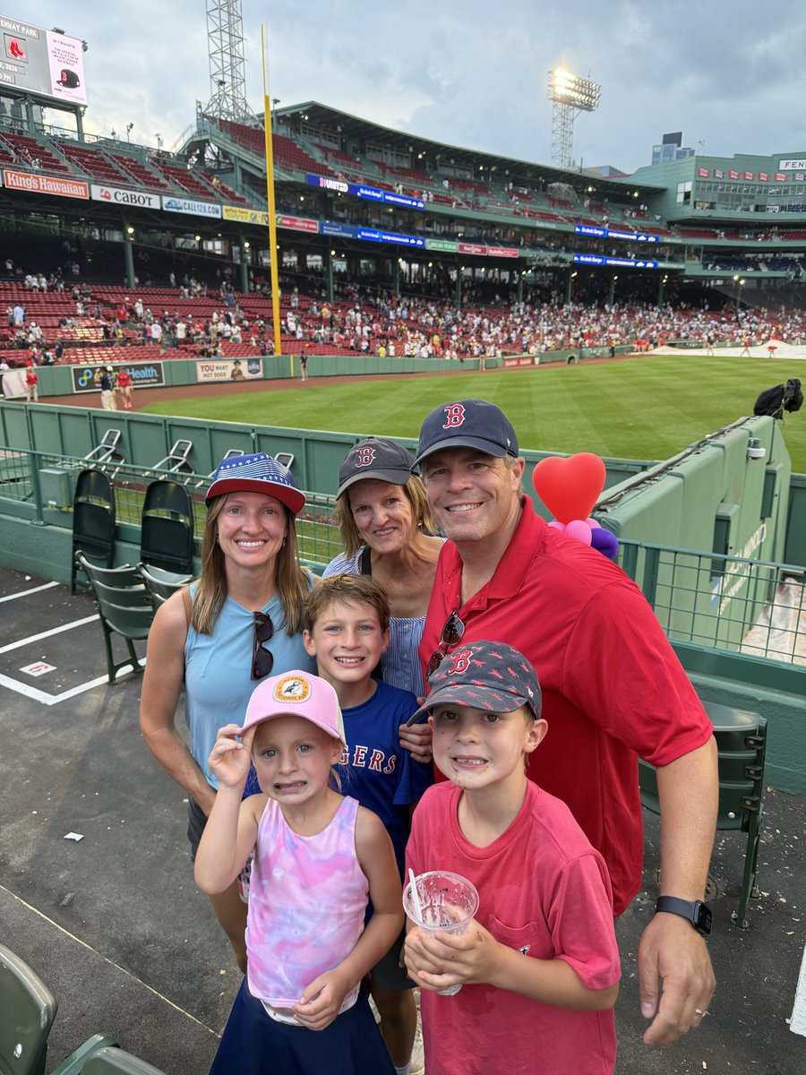 AaronKinseyTX's tweet photo. Great day with the family at Fenway! https://t.co/hkg0GwxULJ