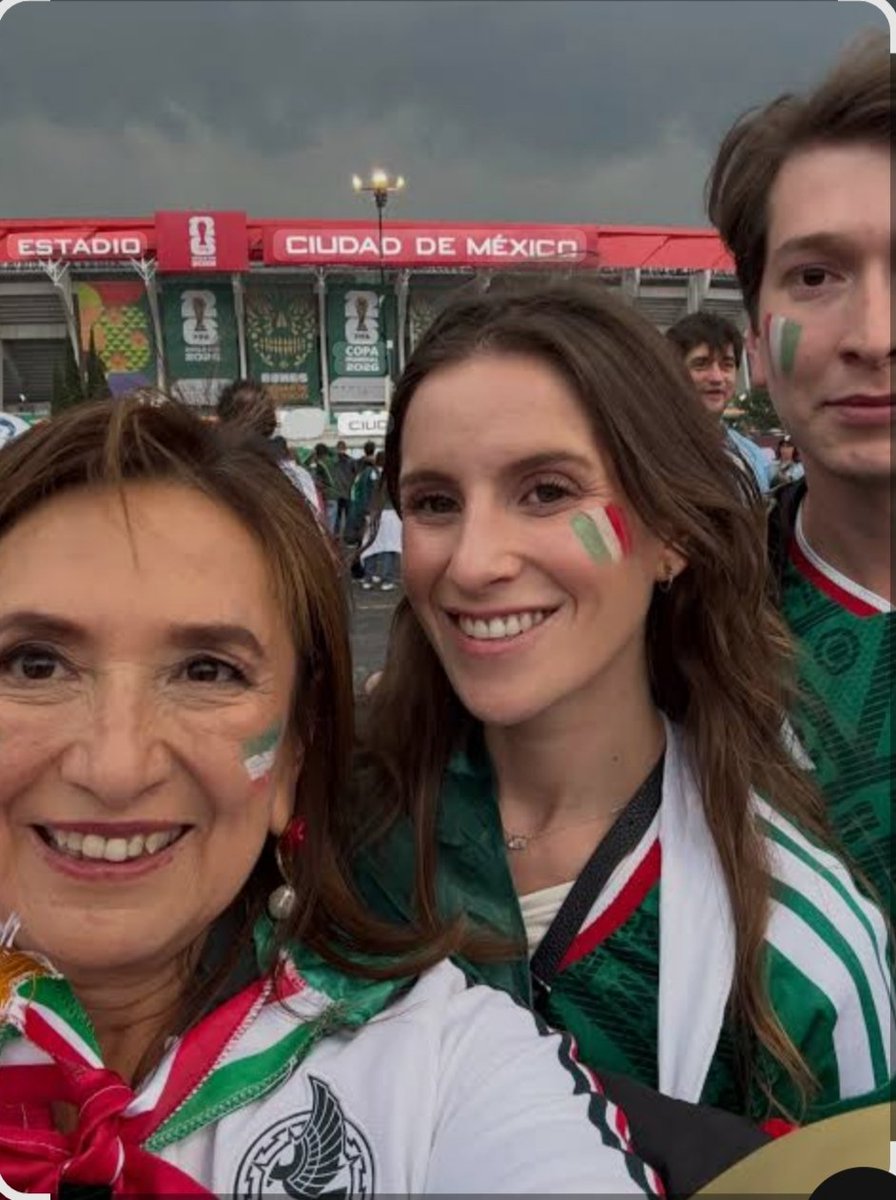 Rafaherrera1983's tweet photo. Lo que es no tener dignidad y tantita madre... La ex candidata del #NarcoPRIAN @XochitlGalvez es una  MITÓMANA profesional, le está aprendiendo muy bien a otro MITÓMANO como @RicardoAnayaC, dos ex candidatos que perdieron como candidatos presidenciales y siguen de hipócritas 🤢🤮 https://t.co/idX20PREj1