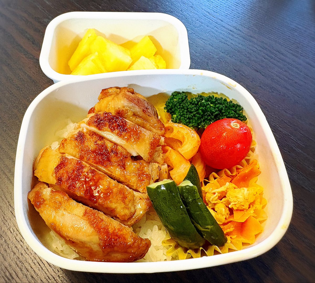 kyamada1502's tweet photo. おはようございます！今日は鶏照り焼きです。
暑すぎる毎日ですが、スタミナつけて何とか乗り切っていきましょう(*•̀ㅂ•́)و✧ https://t.co/d7cvvn7pM0
