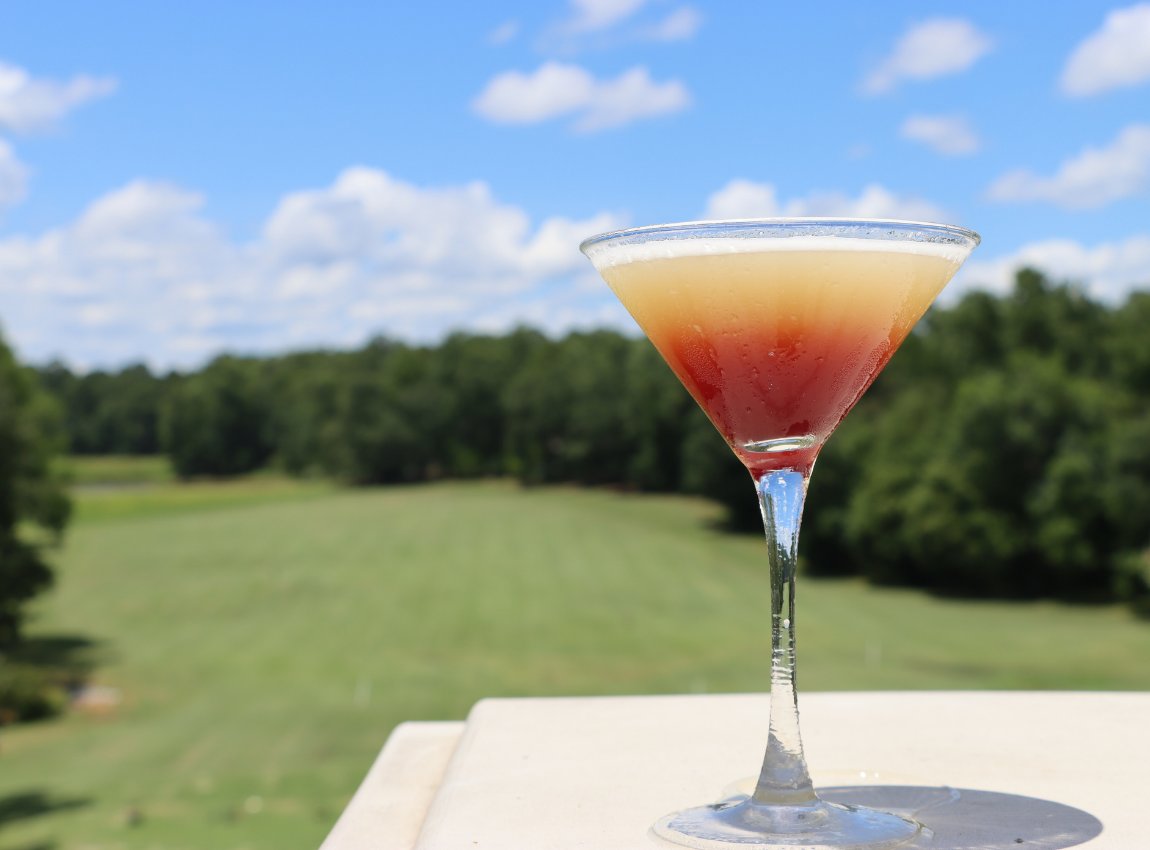 HarborClubGA's tweet photo. The only thing better than the view? What's in your glass. 🍹 Stop by The Clubhouse, grab your favorite cocktail, and stay awhile.

#HarborClub #LakeOconee #LakeLife https://t.co/PSLLH3tQ3D