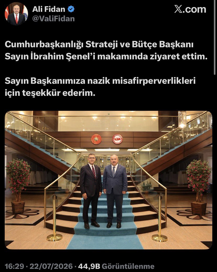 EmniyetBirlik's tweet photo. Emniyet Genel Müdürü Ali Fidan'ın bugün yaptığı görüşmeler düşündürücü.

Fazla mesai ücretleri konusunda çalışma yapıldığı, bakan beyin de söylemlerinde yer aldığını hepimiz biliyoruz. Ancak 2002 yılından beri çalışmalar zaten hep devam ediyor.

Ancak 12/36 konusuna dair yazının akabinden bugün Hazine ve Maliye Bakanlığı, öncesinde de Cumhurbaşkanlığı Strateji ve Bütçe Başkanlığı ile görüşülmesi dikkat çekiyor. 

Sayın Çiftçi tarafından "2027 yılında fazla mesai ücretinin ödenmesine yönelik hazırlığımız var" denmişti.

Bu görüşmeler bu durumun ayak sesi olabilir. Her zaman dediğimiz bir polis atasözündeki gibi "cebine girene kadar inanma".
